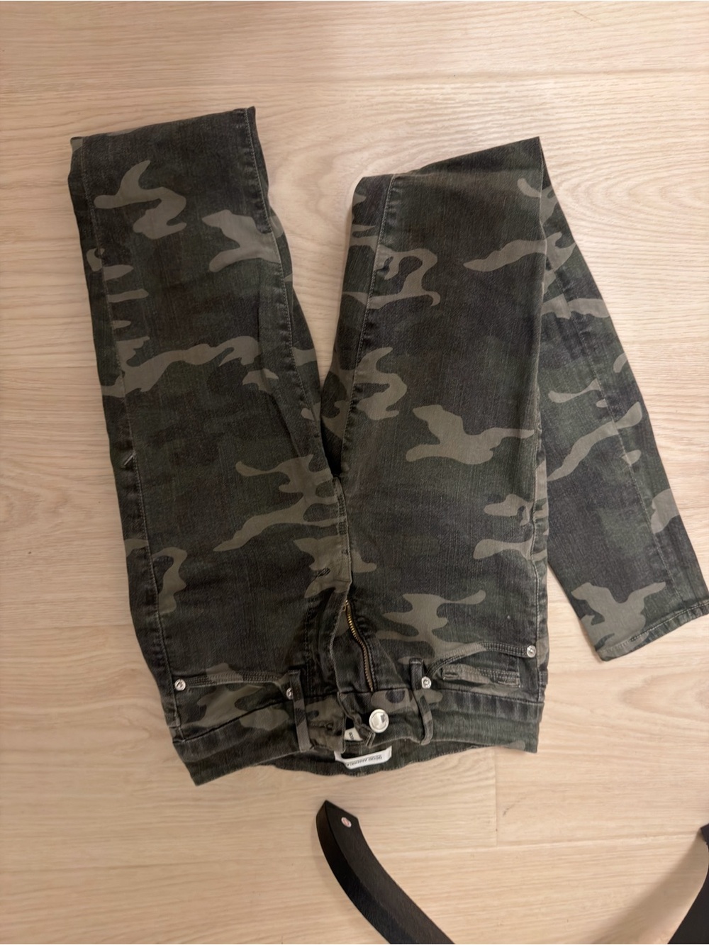Good American Slim Camo Jeans - Olive & Black